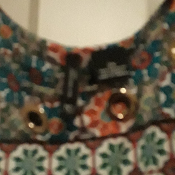 Top - Picture 2 of 4